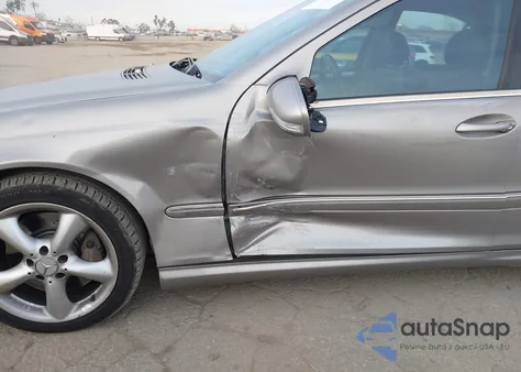 2005 Mercedes-Benz C 320 Luxury/Sport z USA, uszkodzony, nr VIN WDBRF64J85F604880